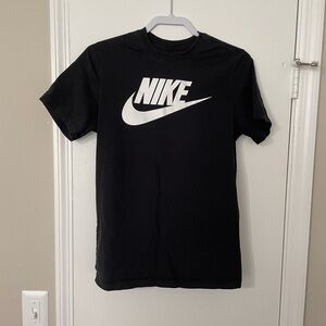 EUC Nike Black T-Shirt size Small